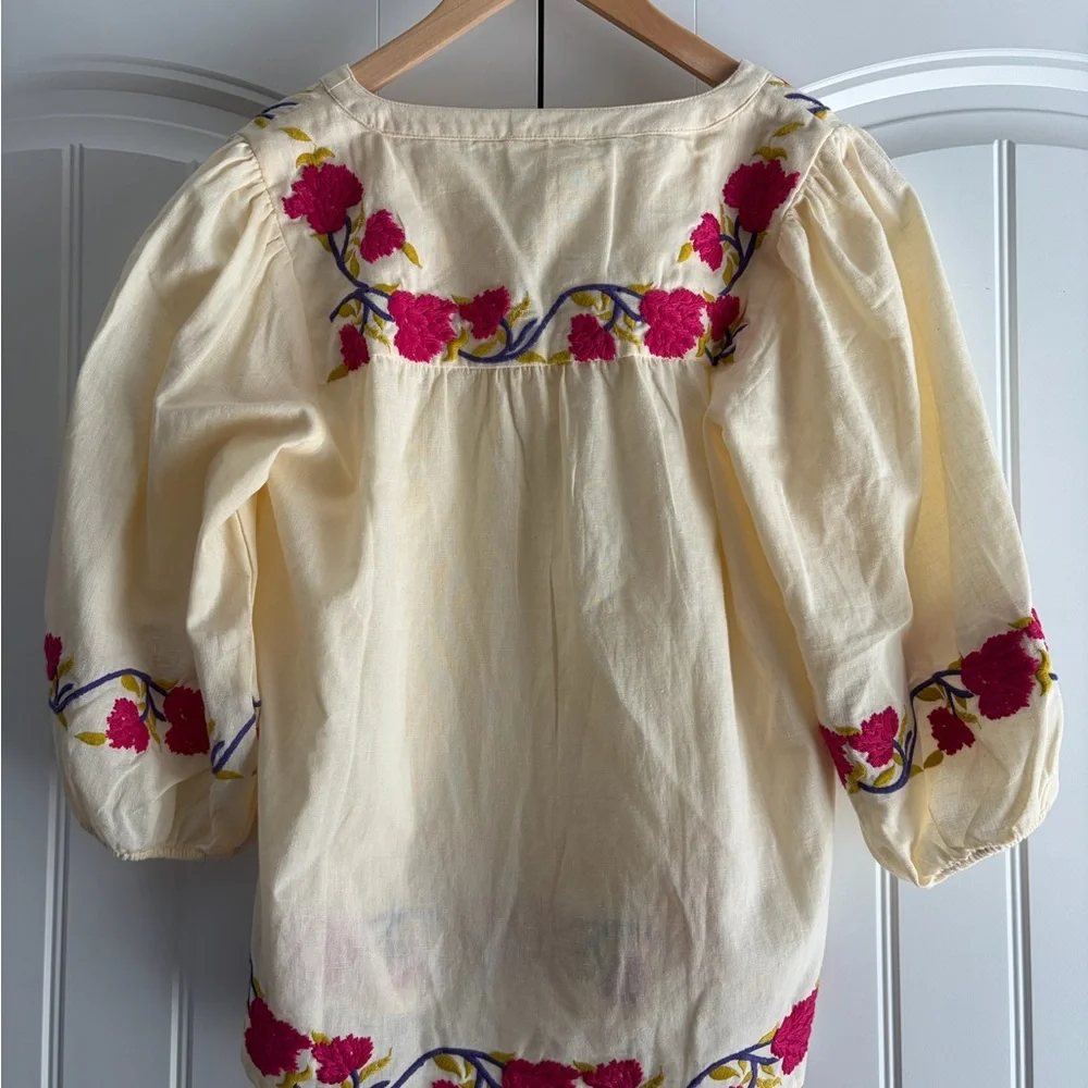 Roller Rabbit NWT Column Embroidery Michi Cream V Neck Top‎ Women's Size S - Picture 9 of 14